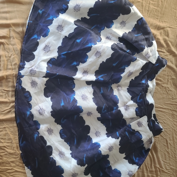 Flower skirt - Picture 1 of 3